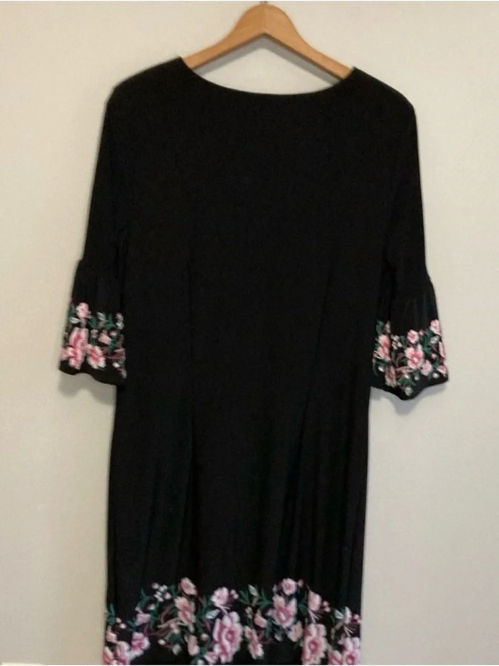 Roz & Ali Black Floral-Trim V-Neck Dress, Women’s Size Large, Pink Flowers - Picture 9 of 10